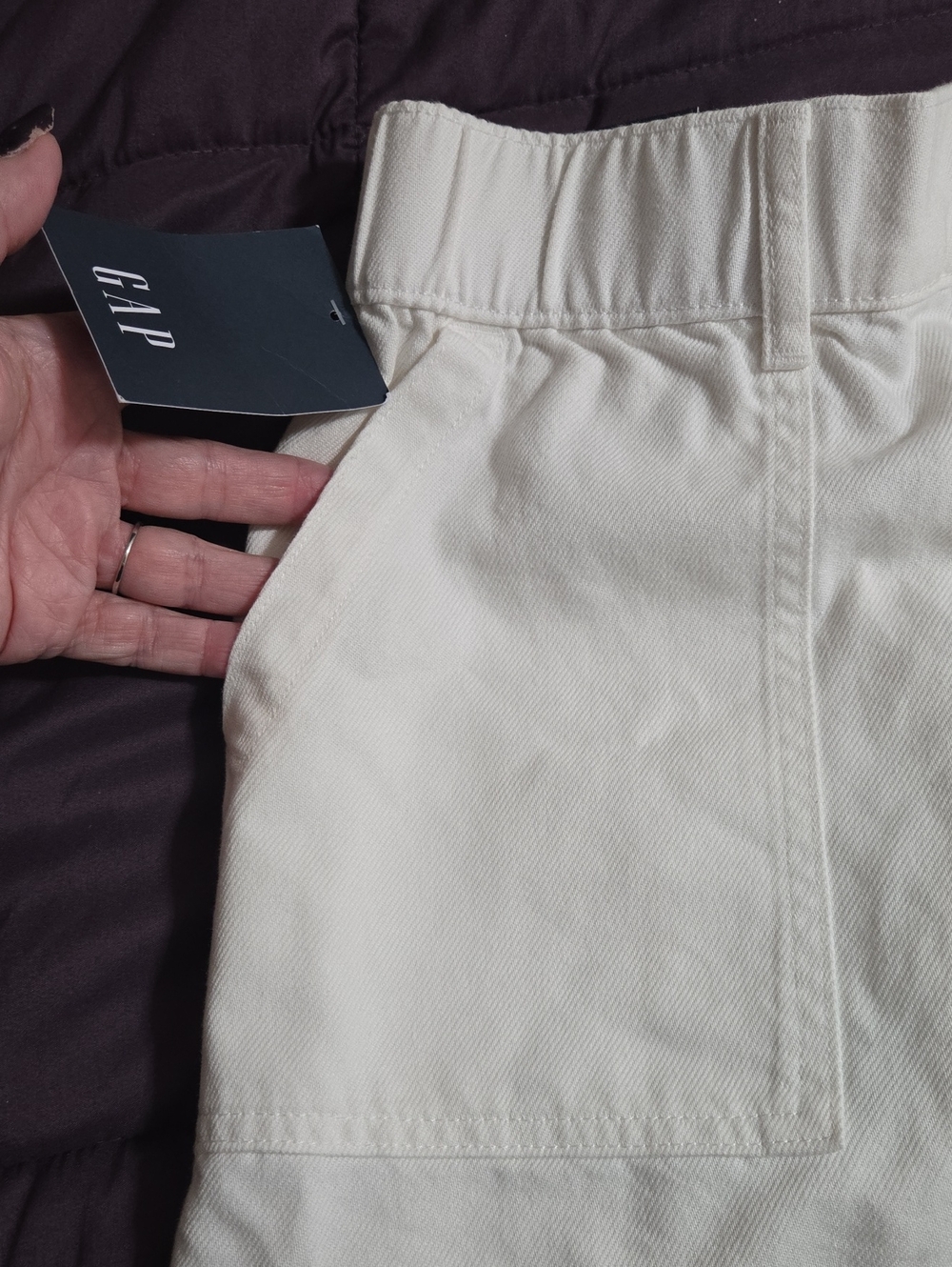 Gap Women's Elastic Waist Twill Casual Shorts - Picture 5 of 6